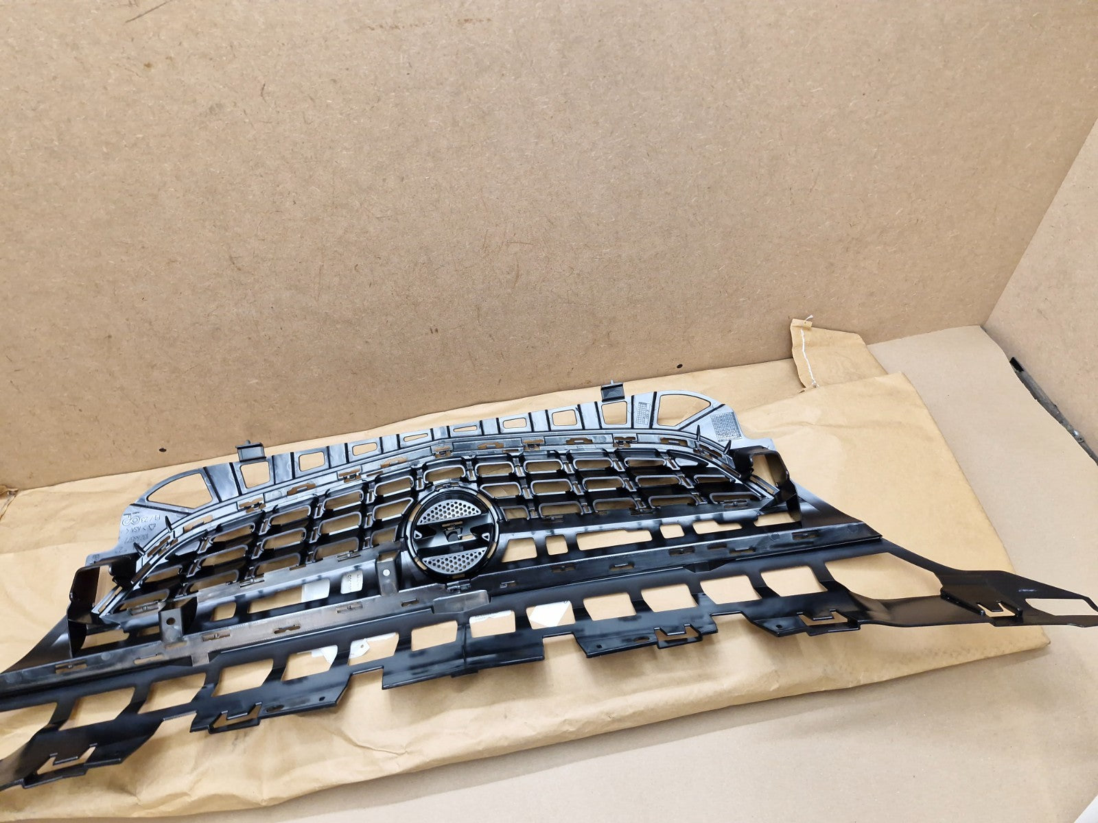 Vauxhall Astra J Front Radiator grille Black 13300949 Genuine NEW