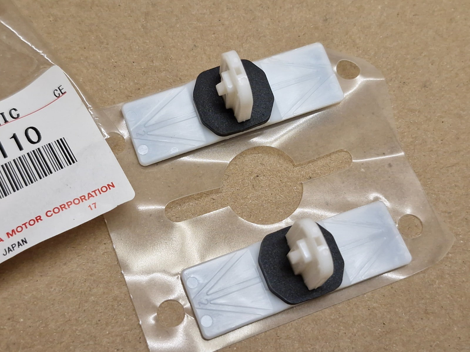 Lexus CT ES GS IS RC  Front Parking Sensor Retainer X4 Set 8934833110 Genuine