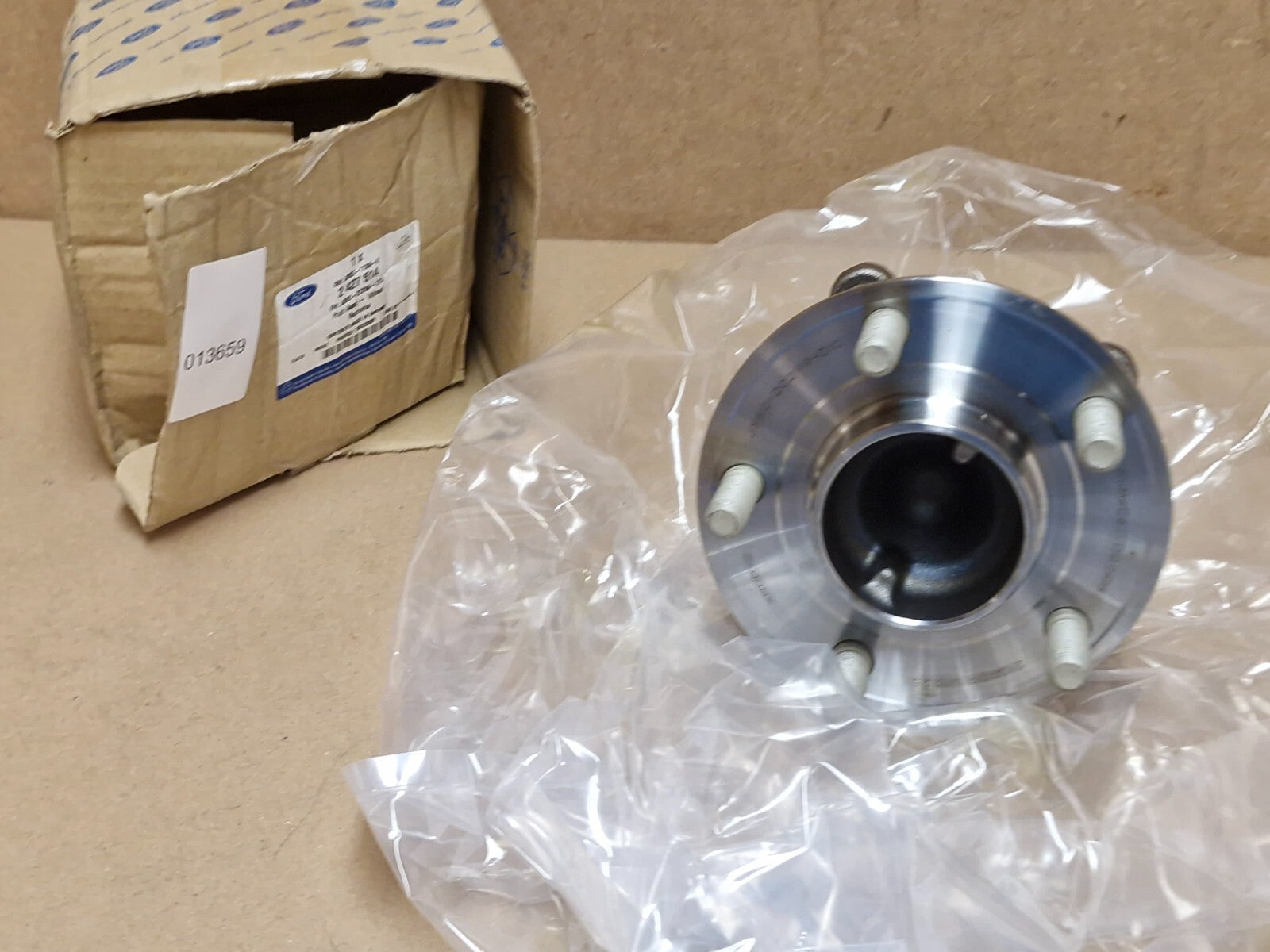 Ford Focus Mk4 Rear Wheel Bearing & Hub Assembly 2018-On 2427514 Genuine NEW