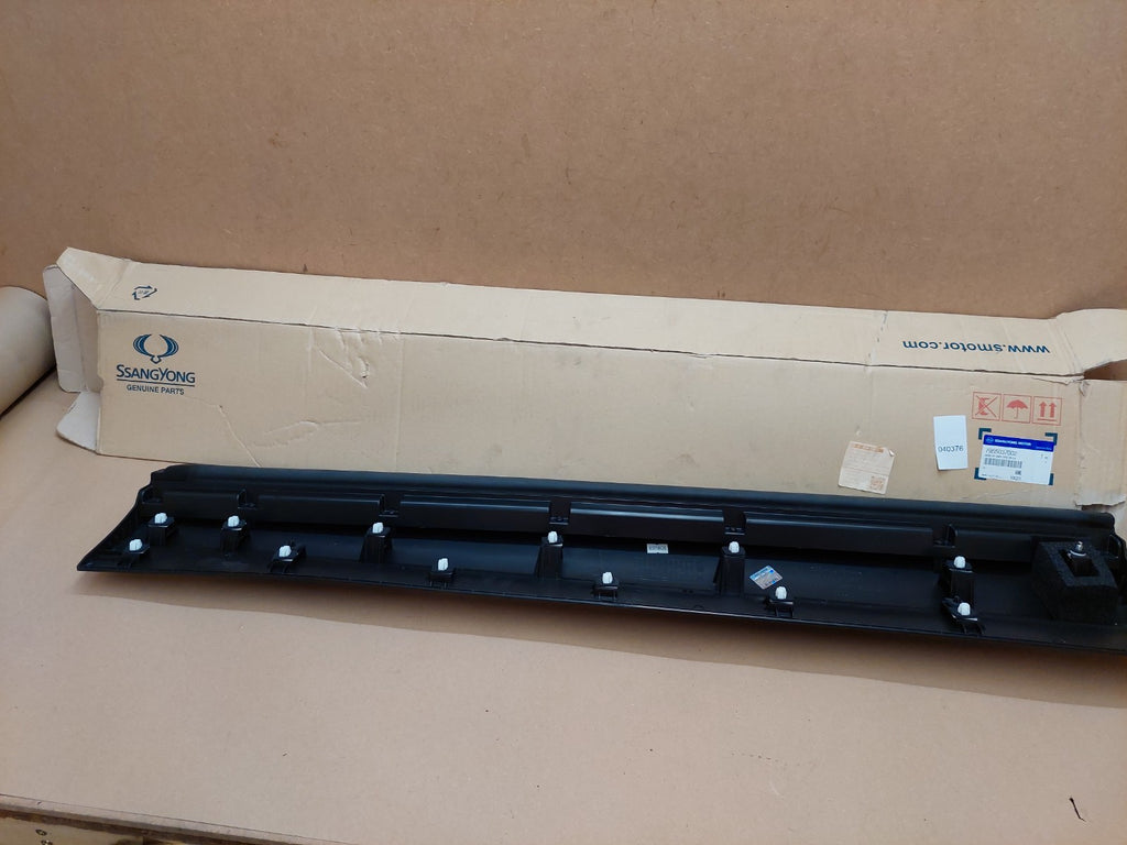 Ssangyong Front Left Door Moulding Trim 7955037002 Genuine NEW