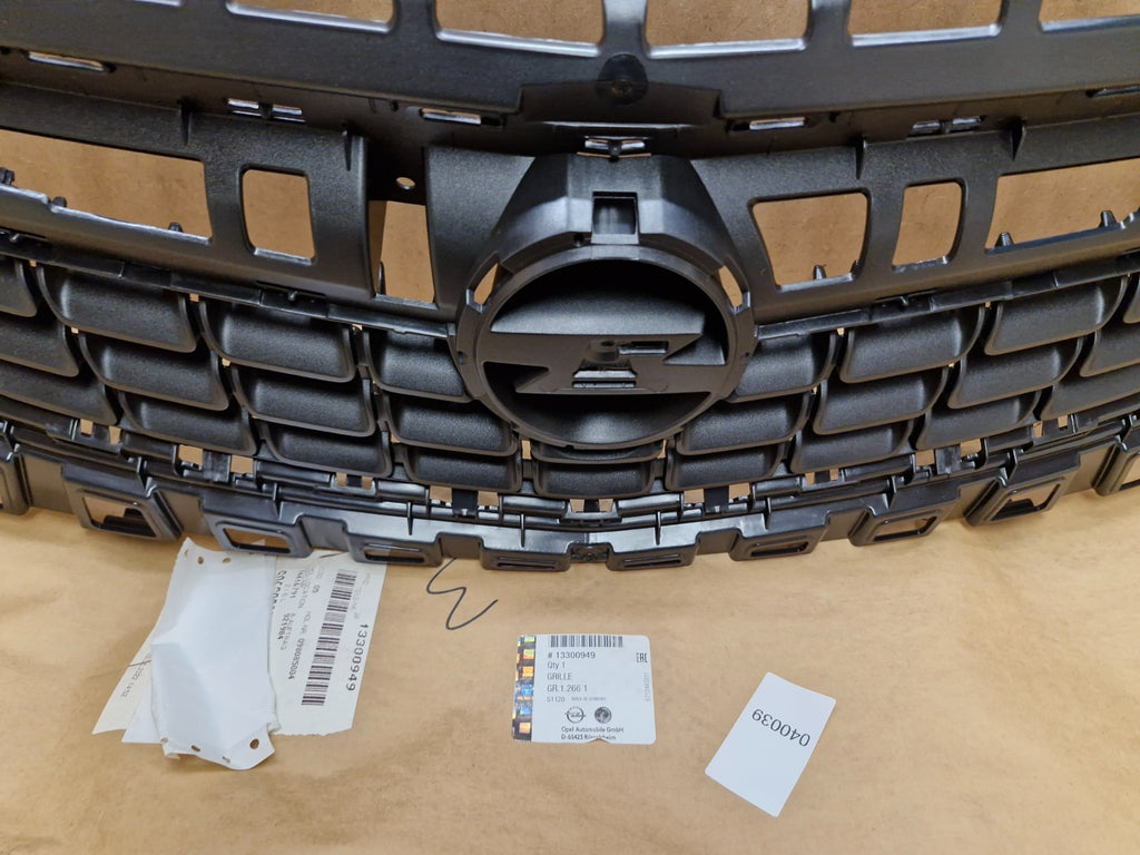 Vauxhall Astra J Front Radiator grille Black 13300949 Genuine NEW