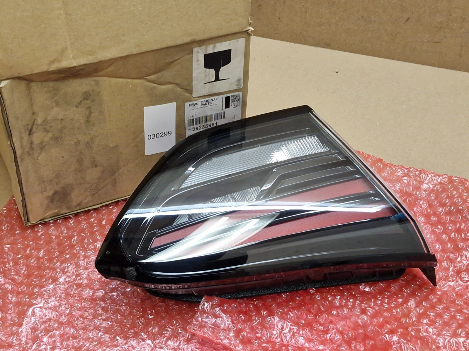 Vauxhall Crossland Left Inner Taillight Mk1 FL 2020-2024 39235961 Genuine NEW