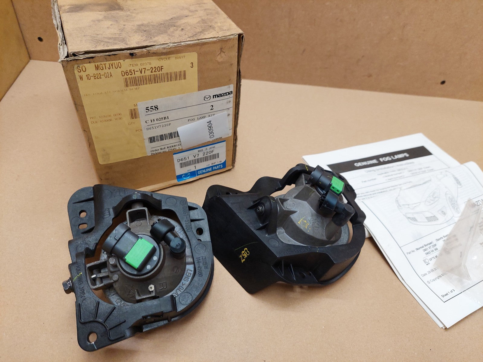 Mazda 2 Fog Lamp Kit Right Left D651-V7-220F D651V7220F Genuine NEW