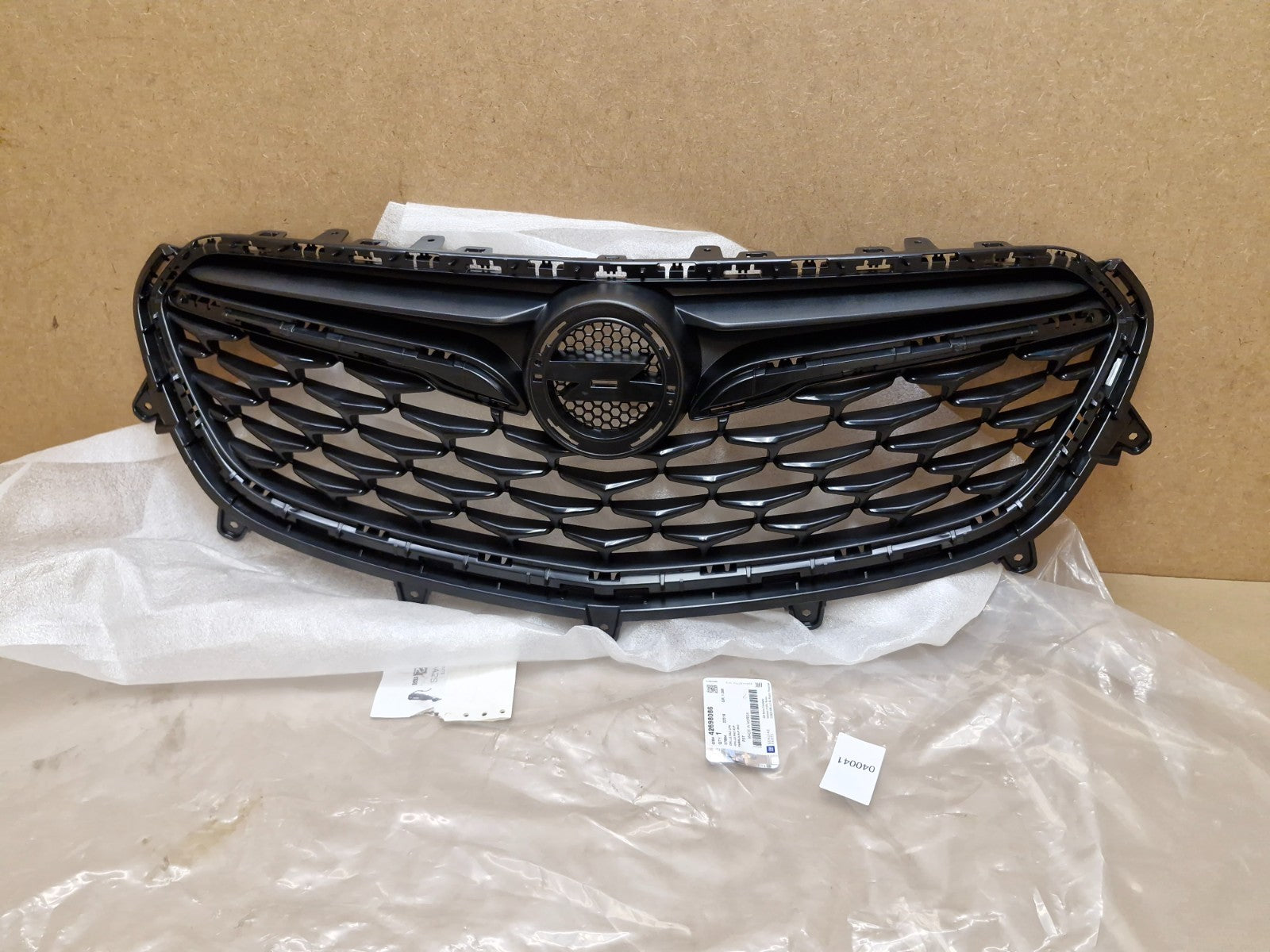 Vauxhall Mokka X Mk2 Front Radiator Grille Black 2016-2019 42698086 Genuine NEW
