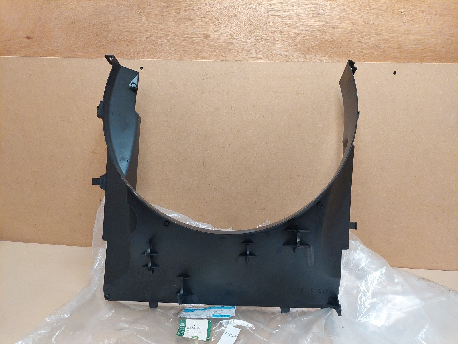 Land Rover Range Rover Sport L320 Engine Cooling Fan Shroud PGK500096 Genuine