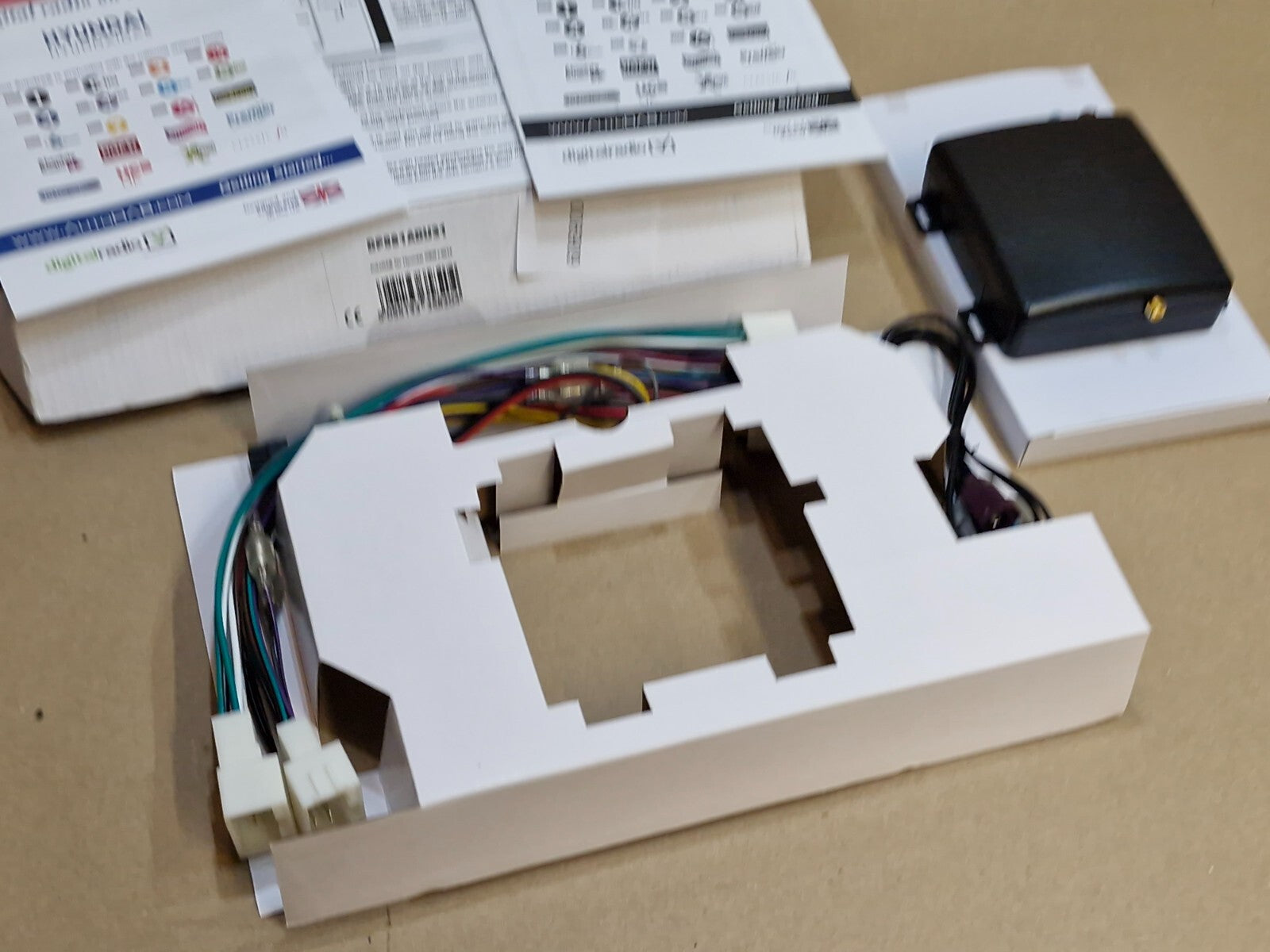 For Hyundai Santa Fe i30 i40 ix35 DAB radio Integration Kit DP581ADU31 NEW