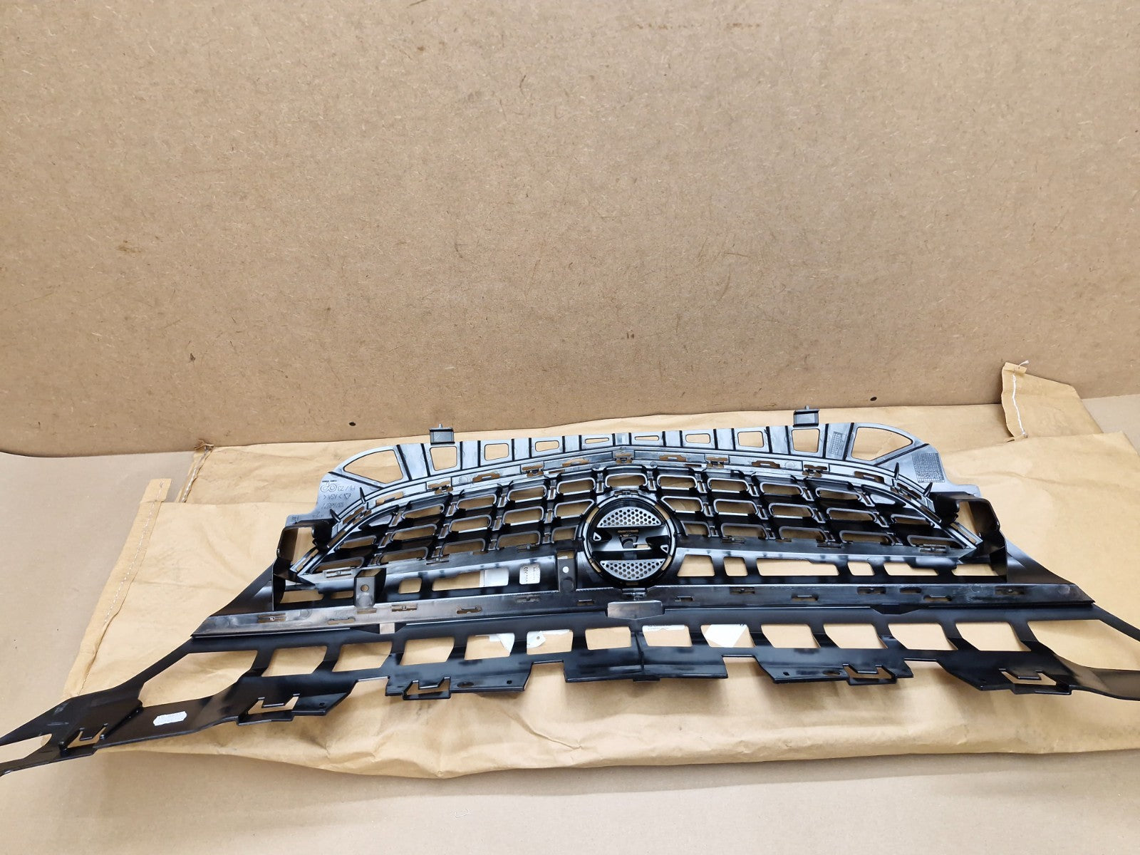 Vauxhall Astra J Front Radiator grille Black 13300949 Genuine NEW