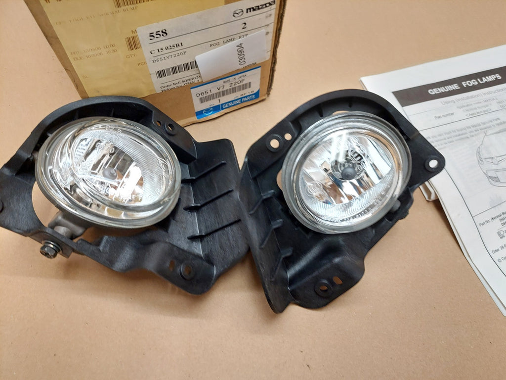 Mazda 2 Fog Lamp Kit Right Left D651-V7-220F D651V7220F Genuine NEW
