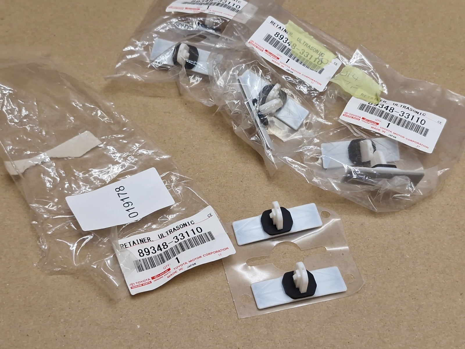 Lexus CT ES GS IS RC  Front Parking Sensor Retainer X4 Set 8934833110 Genuine