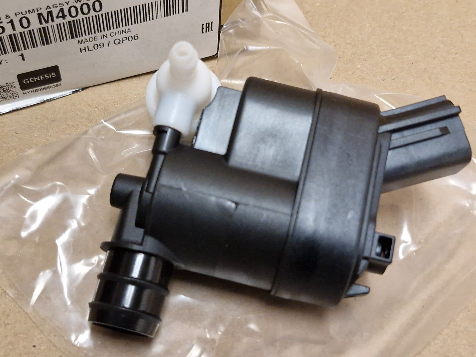 Hyundai i20 Washer Motor and Pump Mk3 2020-on 98510M4000  Genuine NEW OEM