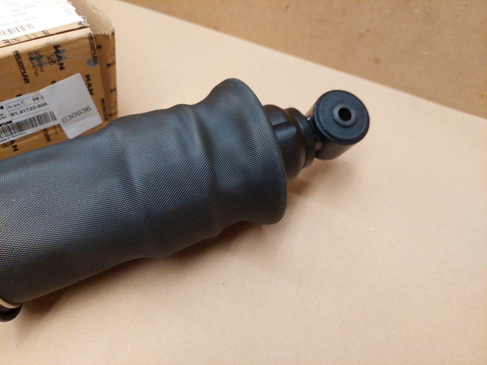 MAN Drivers Cab Suspension Shock Absorber 81.41722-6082 81417226082 Genuine
