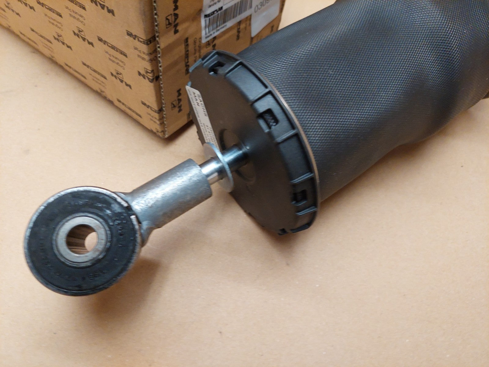 MAN Drivers Cab Suspension Shock Absorber 81.41722-6082 81417226082 Genuine