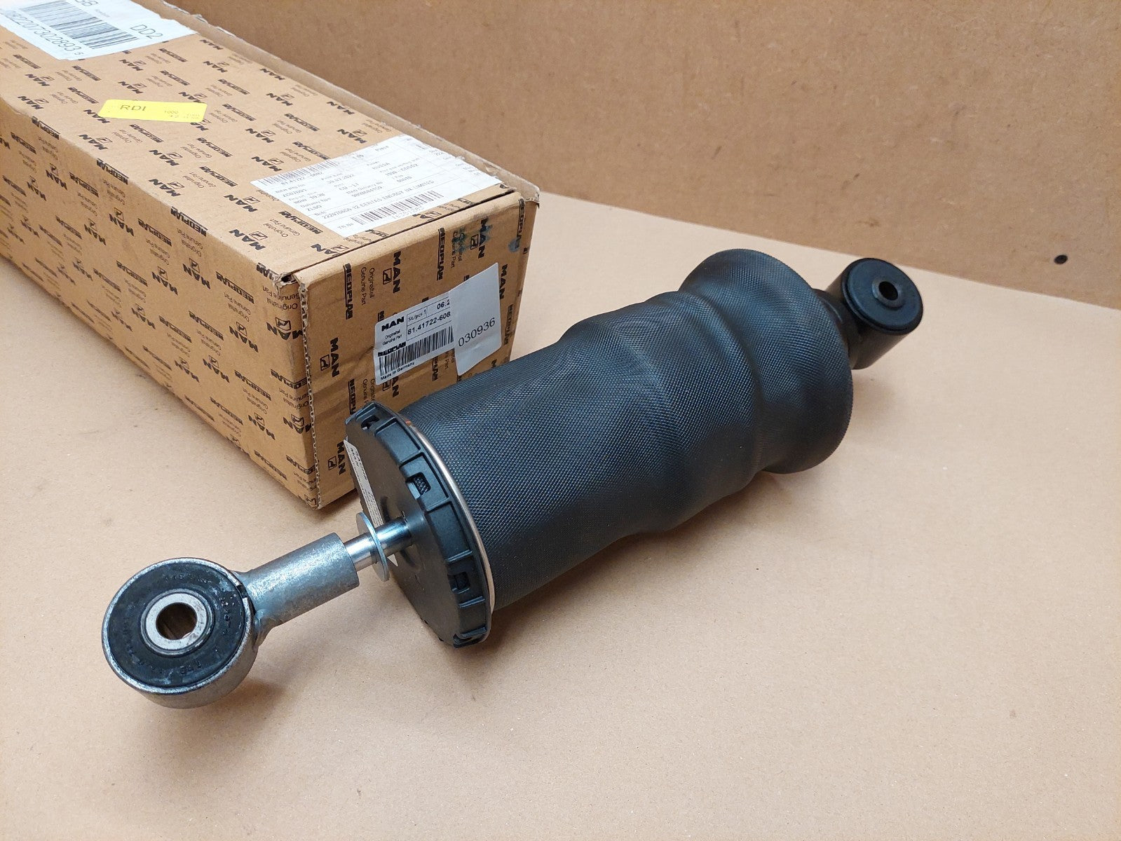MAN Drivers Cab Suspension Shock Absorber 81.41722-6082 81417226082 Genuine