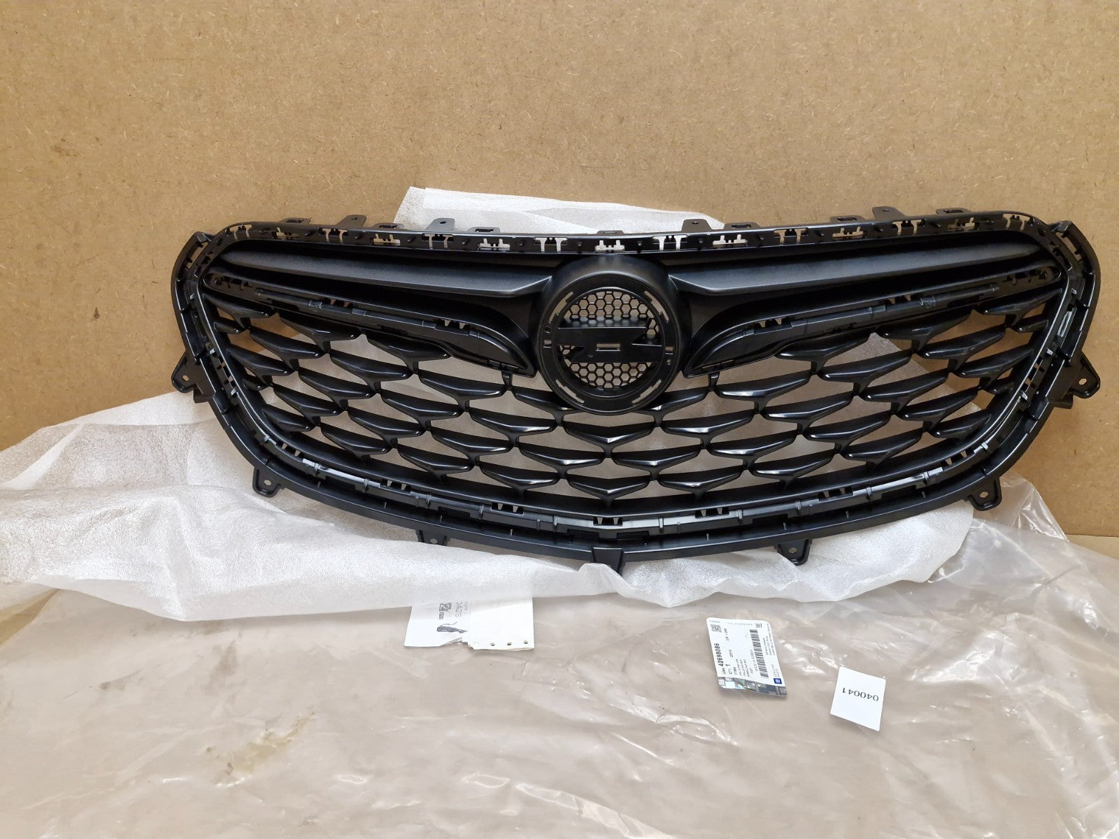 Vauxhall Mokka X Mk2 Front Radiator Grille Black 2016-2019 42698086 Genuine NEW