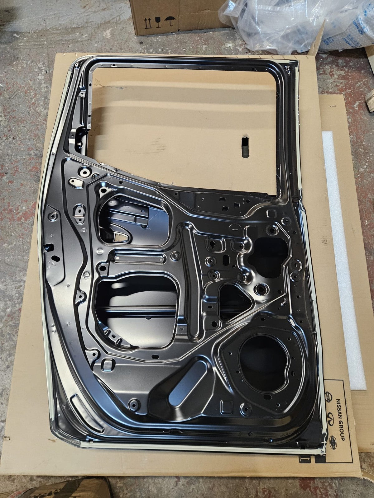 Nissan Navara Rear Left Door Frame NP300 D23 H21014JKAA Genuine NEW