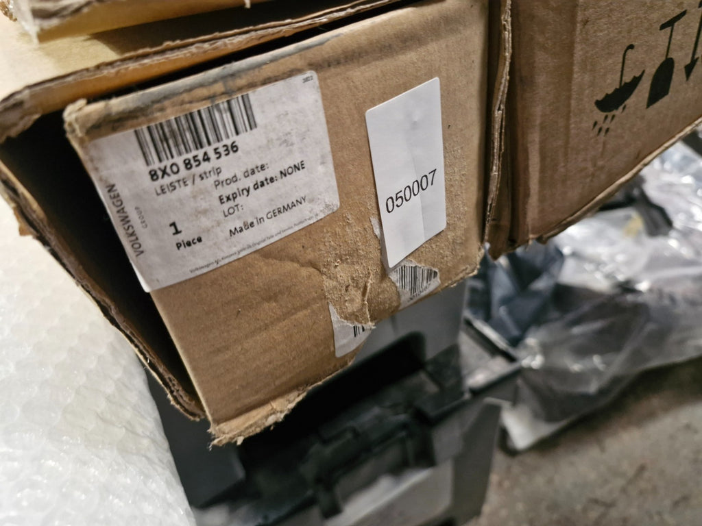 Audi Ai Sportback 8X Right Side Skirt Bracket 2010-2018 8X0854536 Genuine NEW