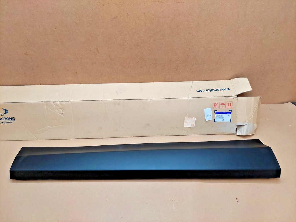 Ssangyong Front Left Door Moulding Trim 7955037002 Genuine NEW