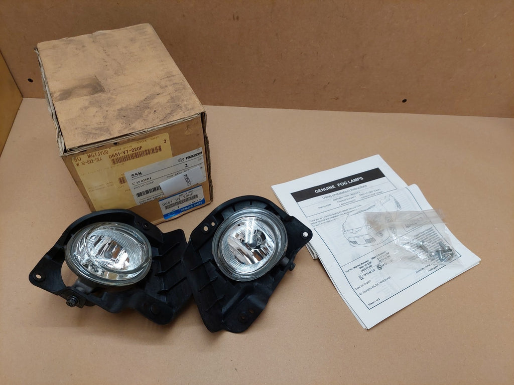 Mazda 2 Fog Lamp Kit Right Left D651-V7-220F D651V7220F Genuine NEW