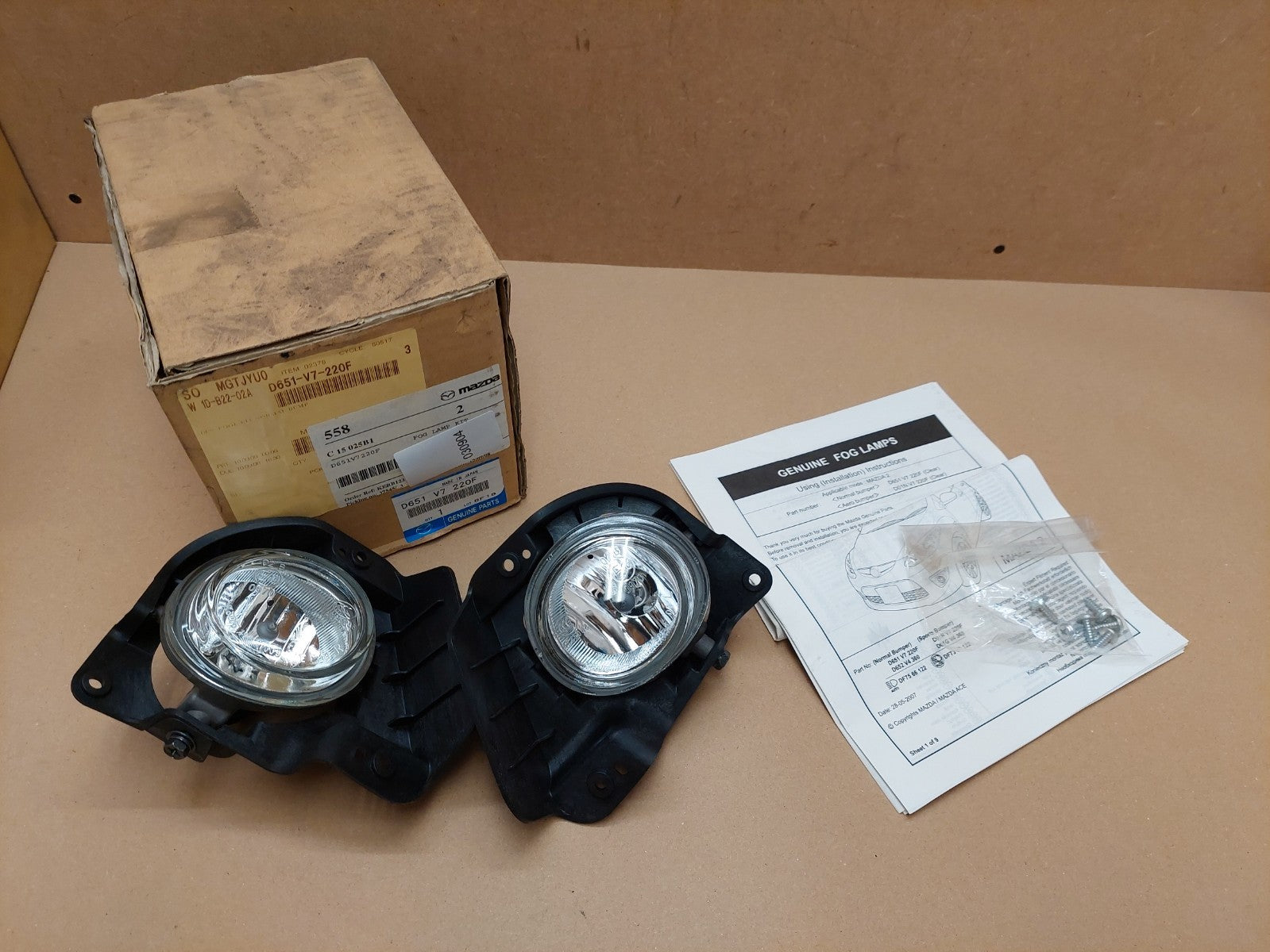 Mazda 2 Fog Lamp Kit Right Left D651-V7-220F D651V7220F Genuine NEW