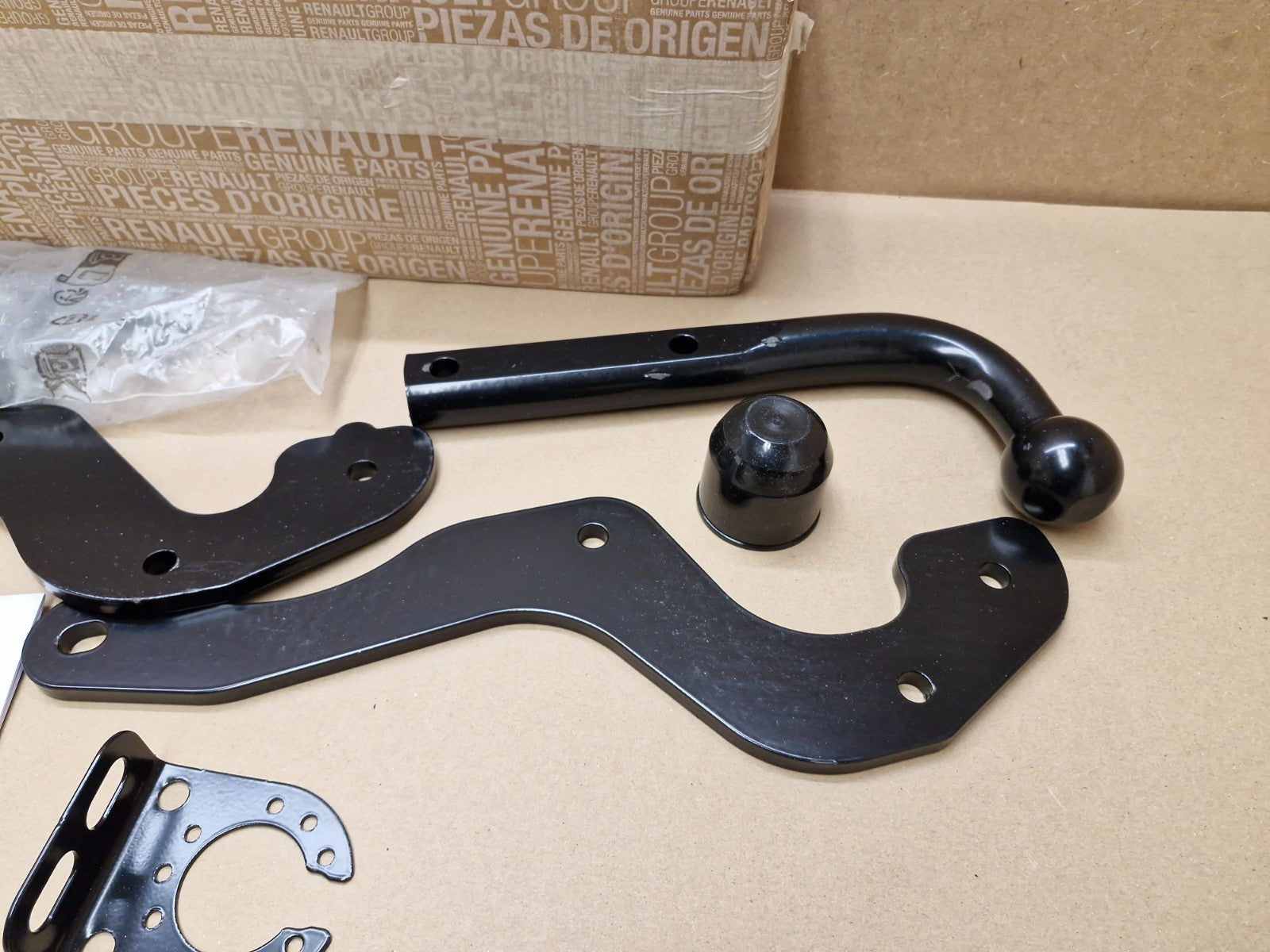 Dacia Genuine Swan Neck Hitch Screw Kit Tow Bar Trailer Coupling Duster MK3