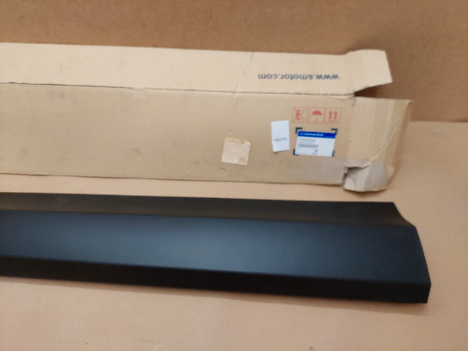 Ssangyong Front Left Door Moulding Trim 7955037002 Genuine NEW