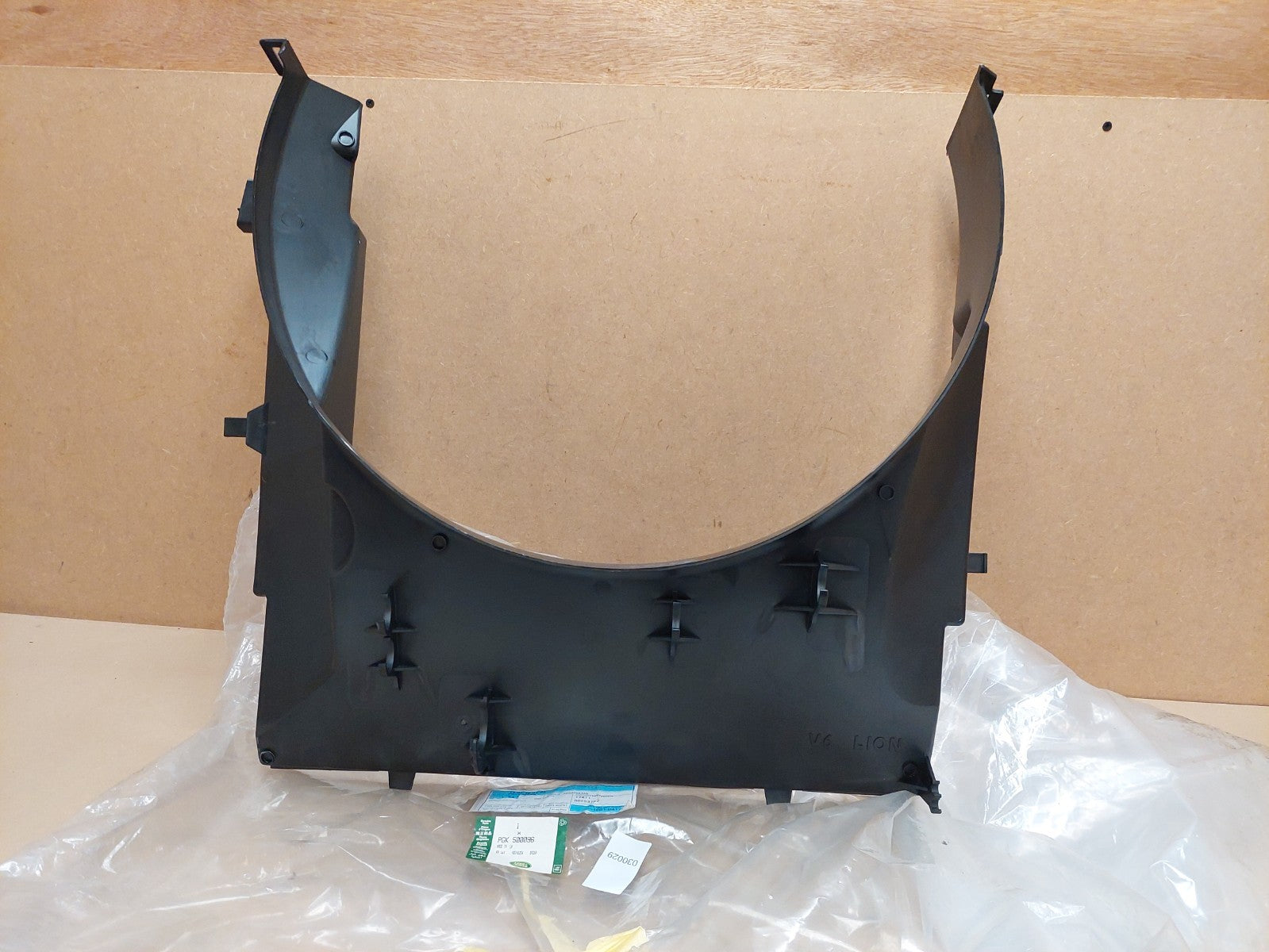 Land Rover Range Rover Sport L320 Engine Cooling Fan Shroud PGK500096 Genuine