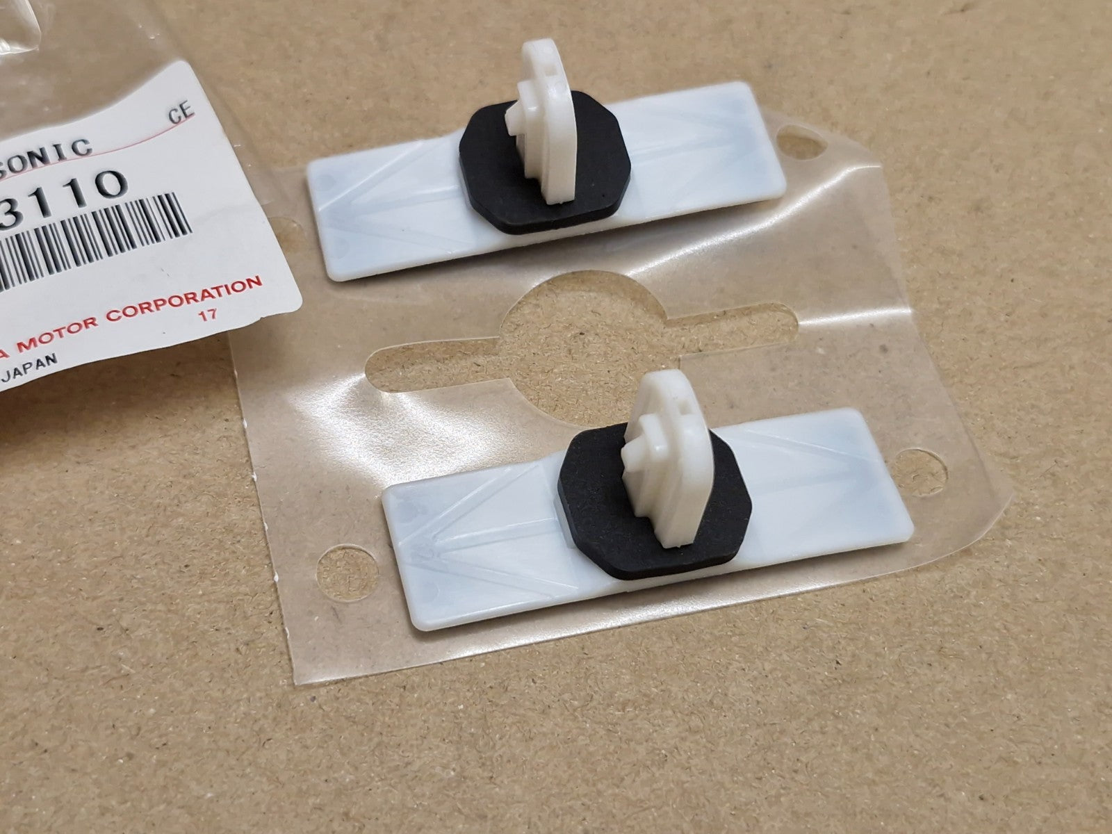 Lexus CT ES GS IS RC  Front Parking Sensor Retainer X4 Set 8934833110 Genuine