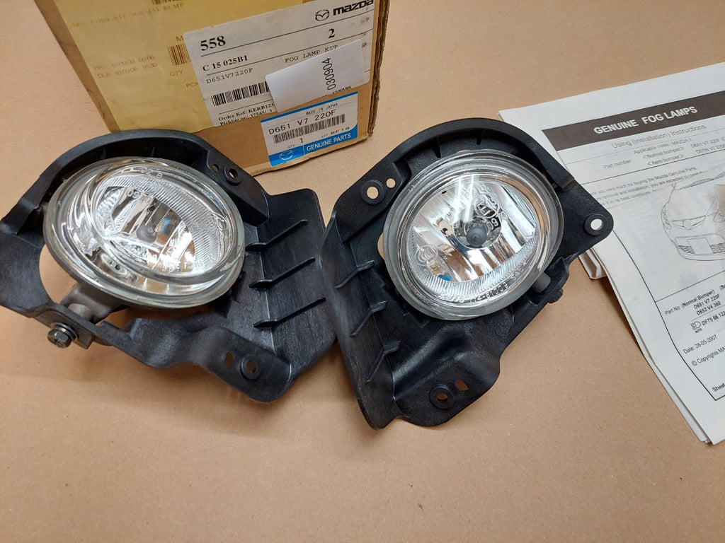 Mazda 2 Fog Lamp Kit Right Left D651-V7-220F D651V7220F Genuine NEW