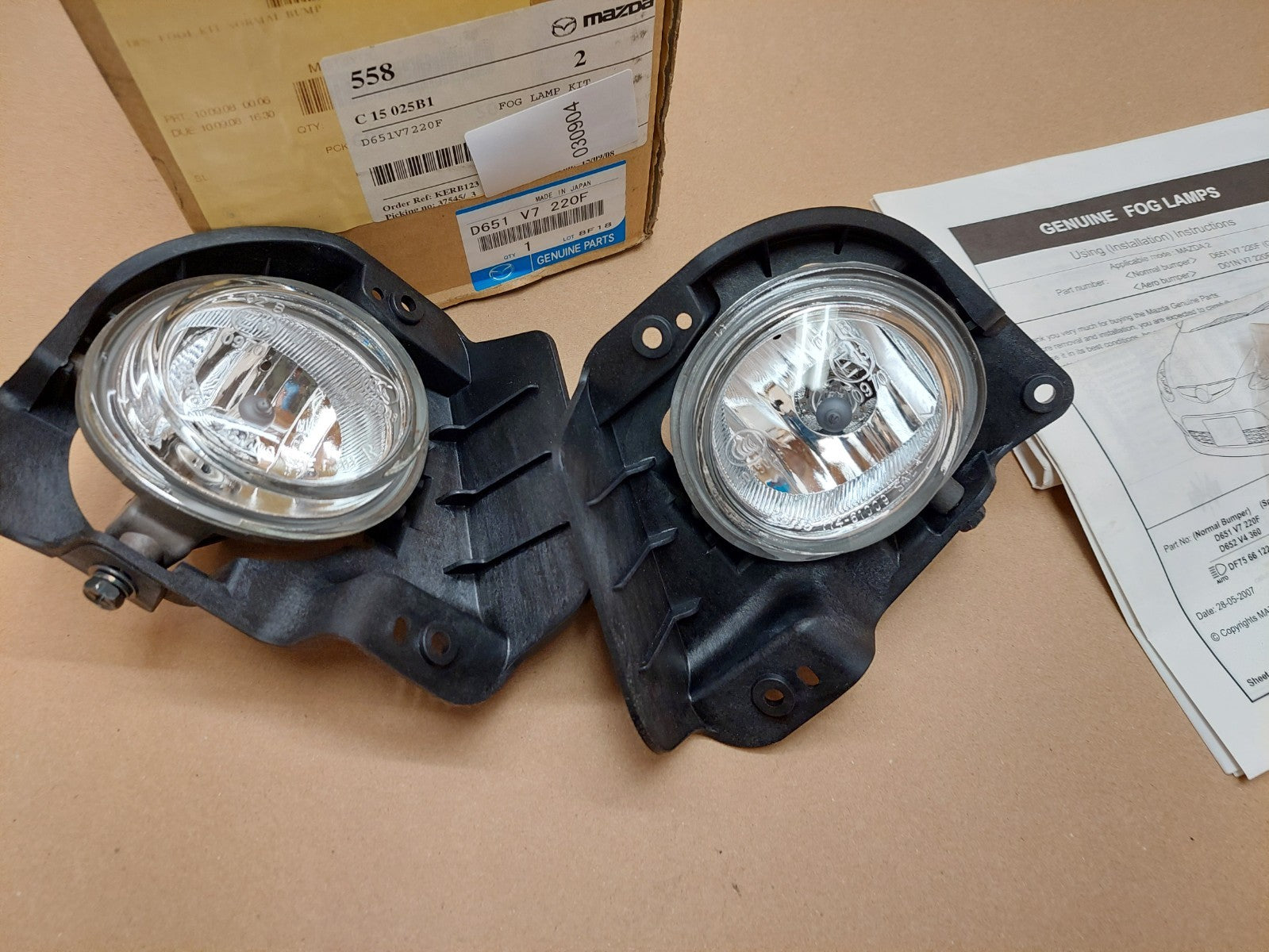 Mazda 2 Fog Lamp Kit Right Left D651-V7-220F D651V7220F Genuine NEW