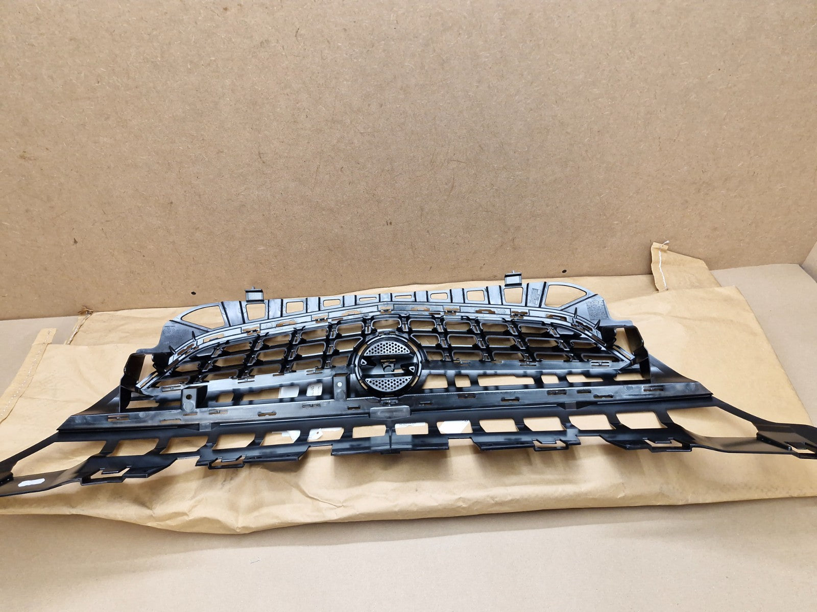 Vauxhall Astra J Front Radiator grille Black 13300949 Genuine NEW