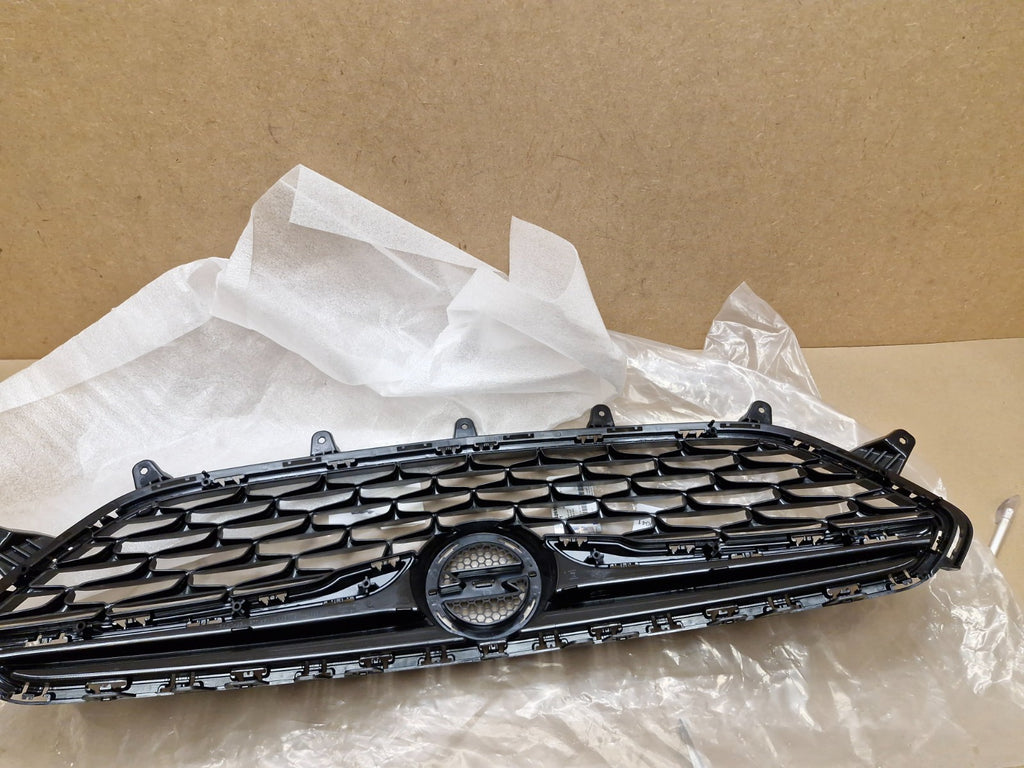 Vauxhall Mokka X Mk2 Front Radiator Grille Black 2016-2019 42698086 Genuine NEW