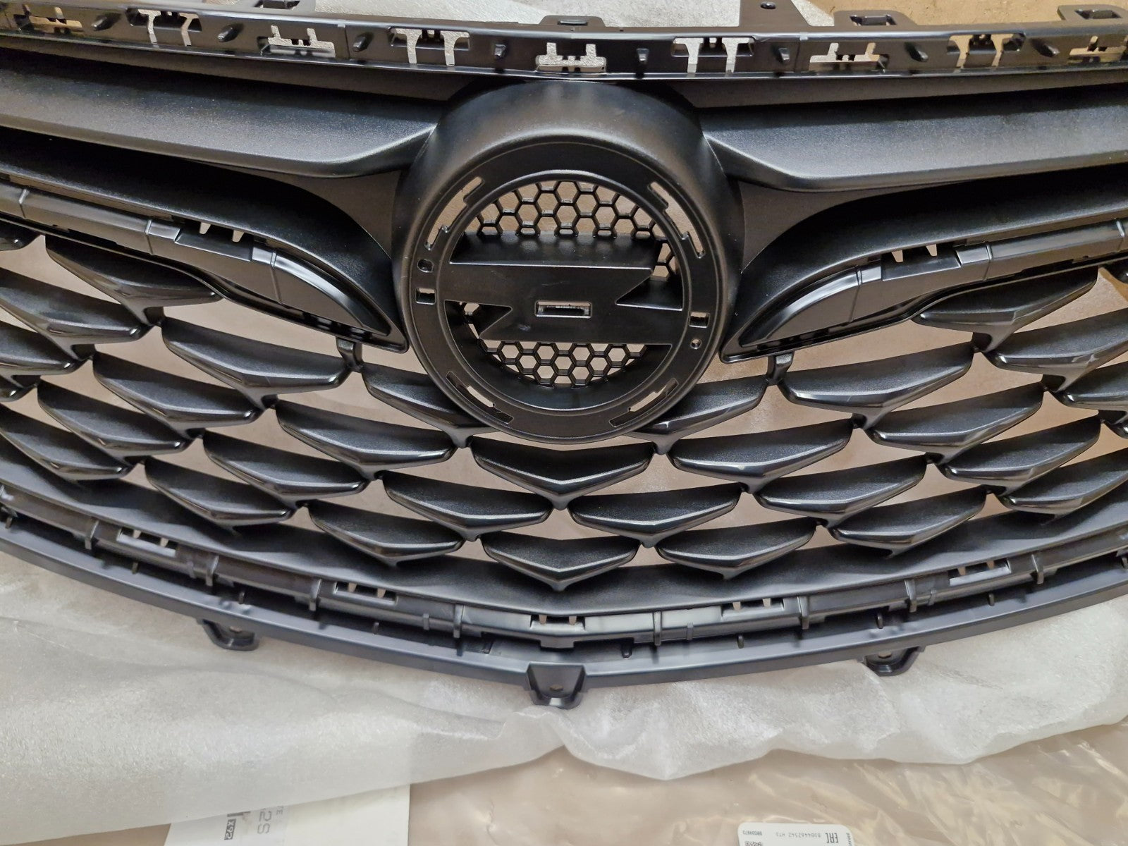 Vauxhall Mokka X Mk2 Front Radiator Grille Black 2016-2019 42698086 Genuine NEW