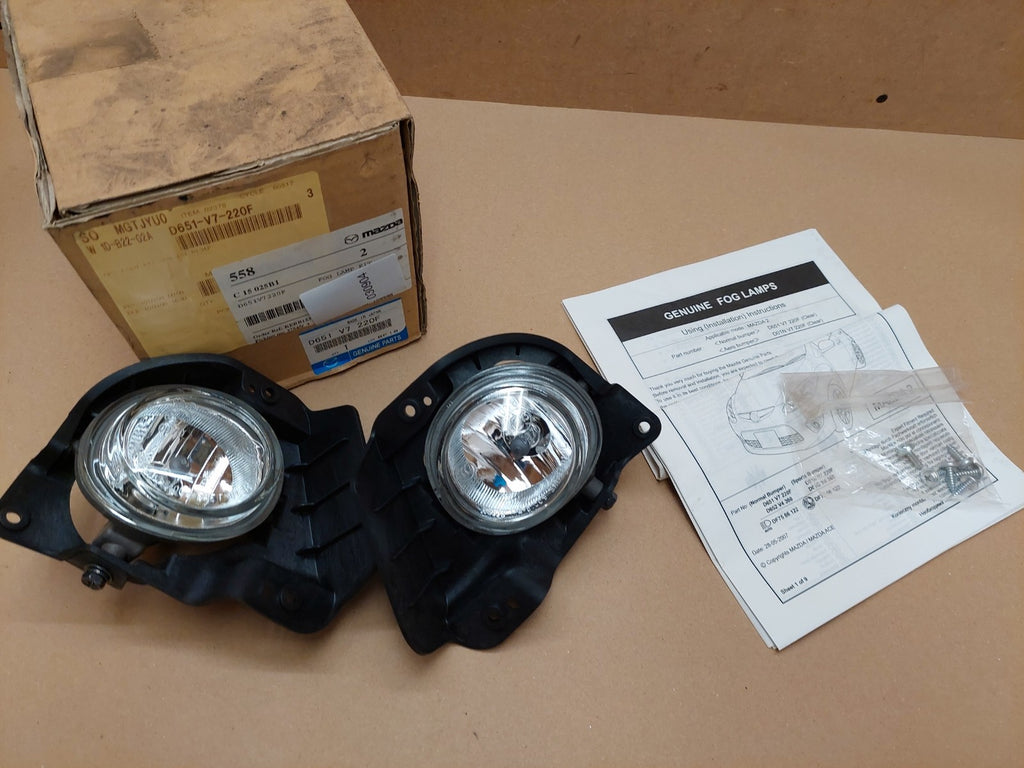 Mazda 2 Fog Lamp Kit Right Left D651-V7-220F D651V7220F Genuine NEW