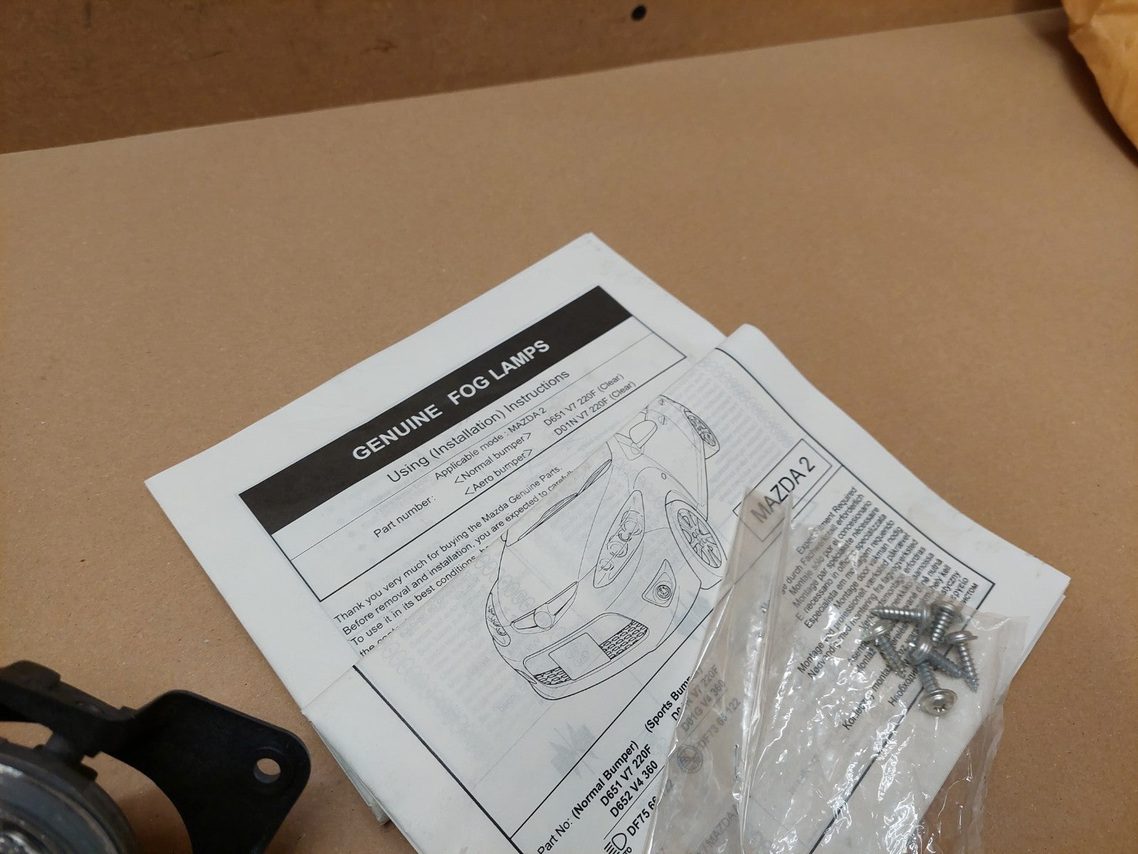 Mazda 2 Fog Lamp Kit Right Left D651-V7-220F D651V7220F Genuine NEW