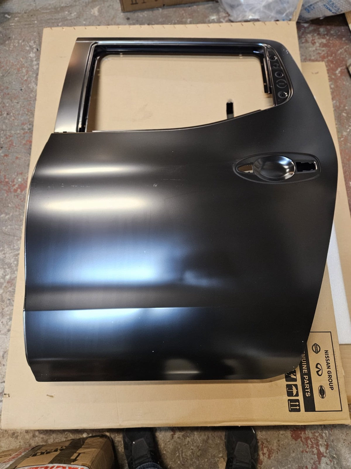 Nissan Navara Rear Left Door Frame NP300 D23 H21014JKAA Genuine NEW