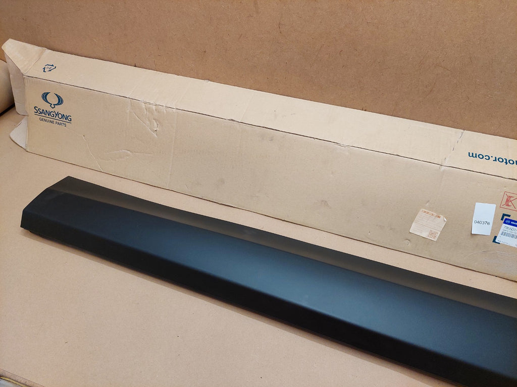 Ssangyong Front Left Door Moulding Trim 7955037002 Genuine NEW