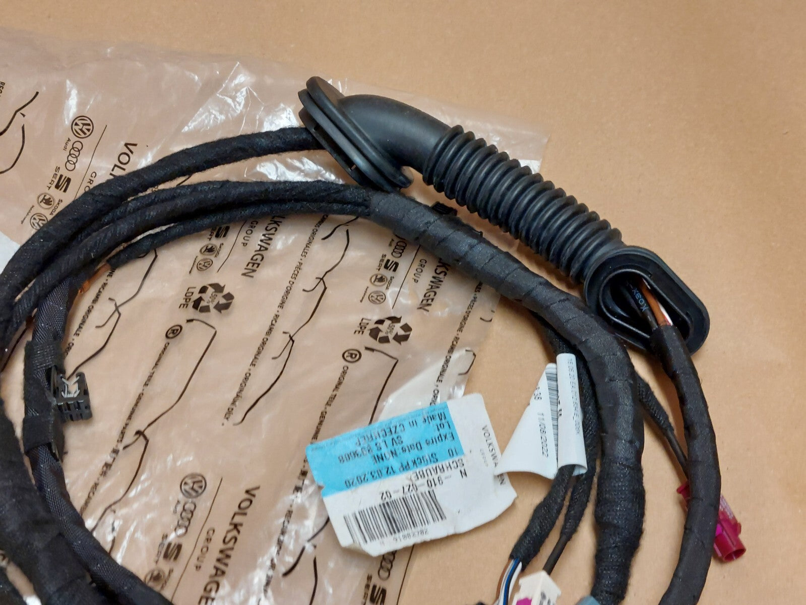 Seat Arona KJ Rear Right Upper Tailgate Wiring Cable 6F9971147B Genuine NEW