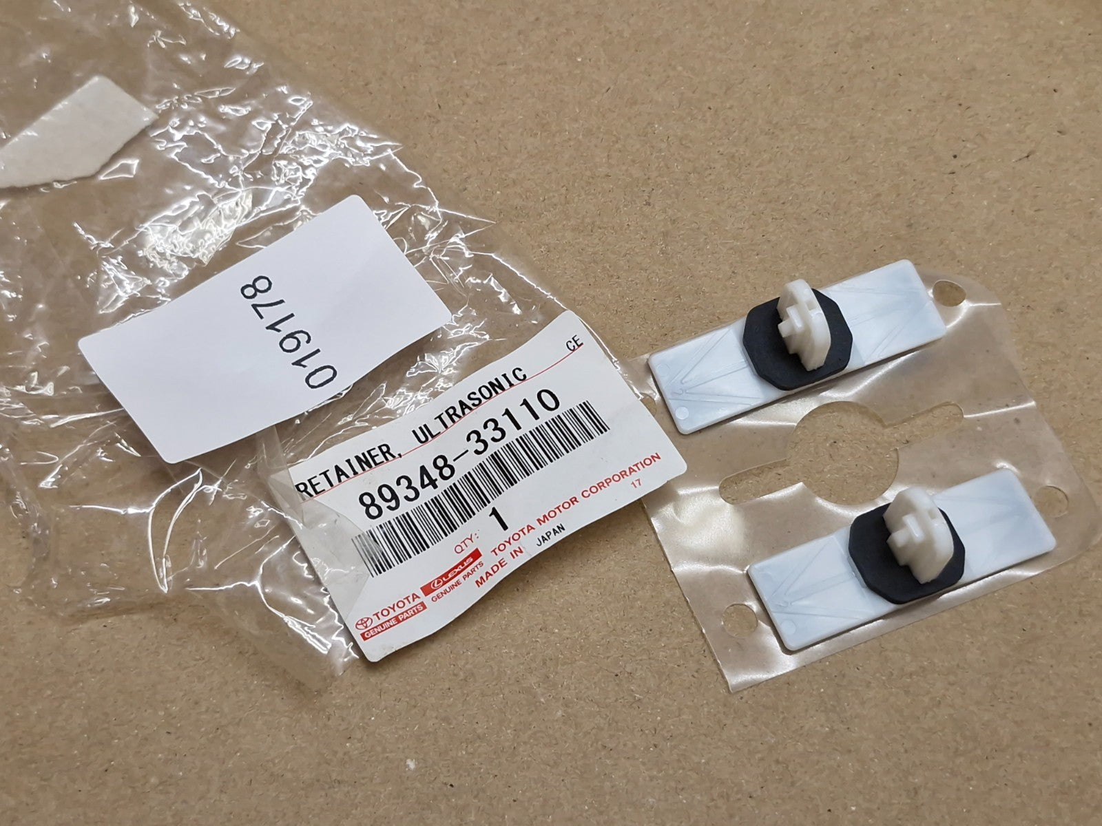 Lexus CT ES GS IS RC  Front Parking Sensor Retainer X4 Set 8934833110 Genuine