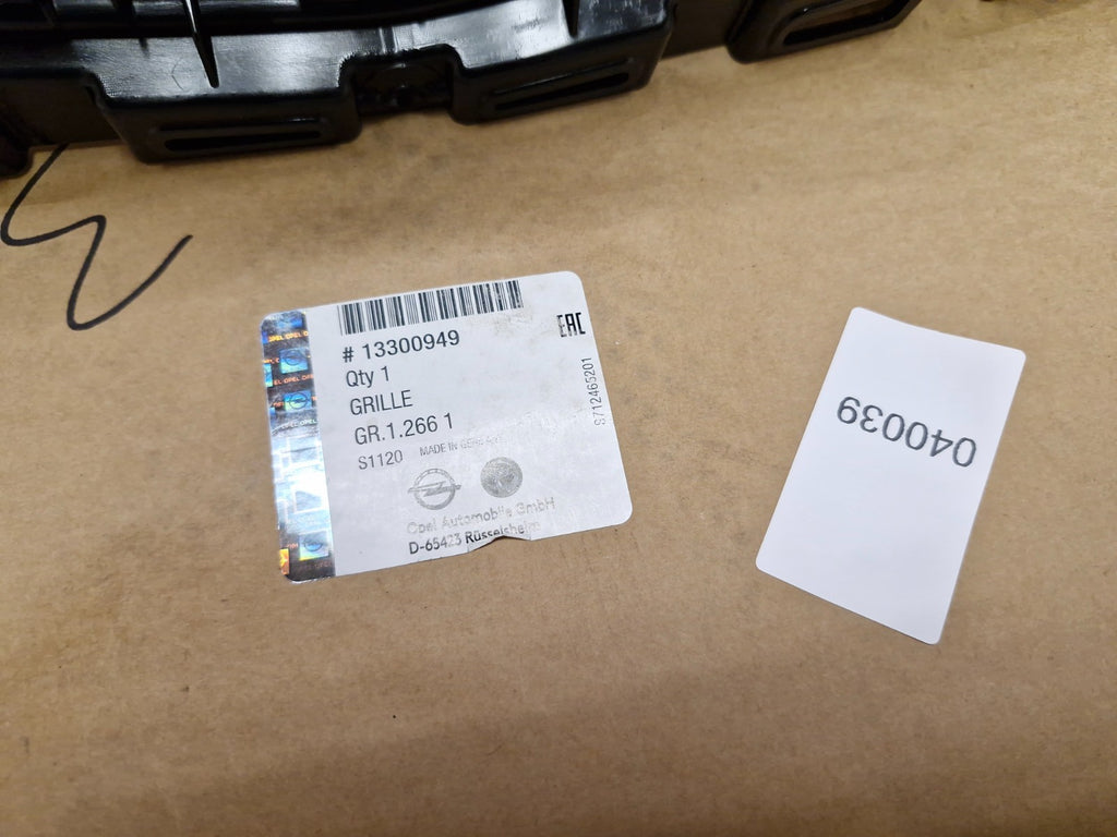 Vauxhall Astra J Front Radiator grille Black 13300949 Genuine NEW