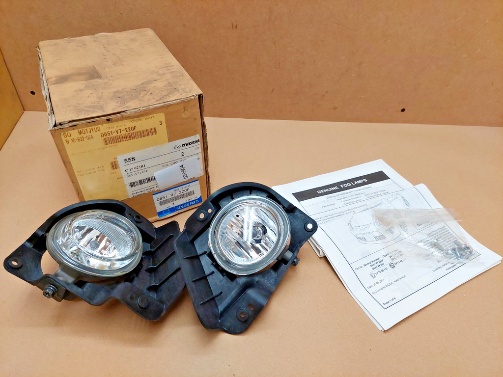 Mazda 2 Fog Lamp Kit Right Left D651-V7-220F D651V7220F Genuine NEW