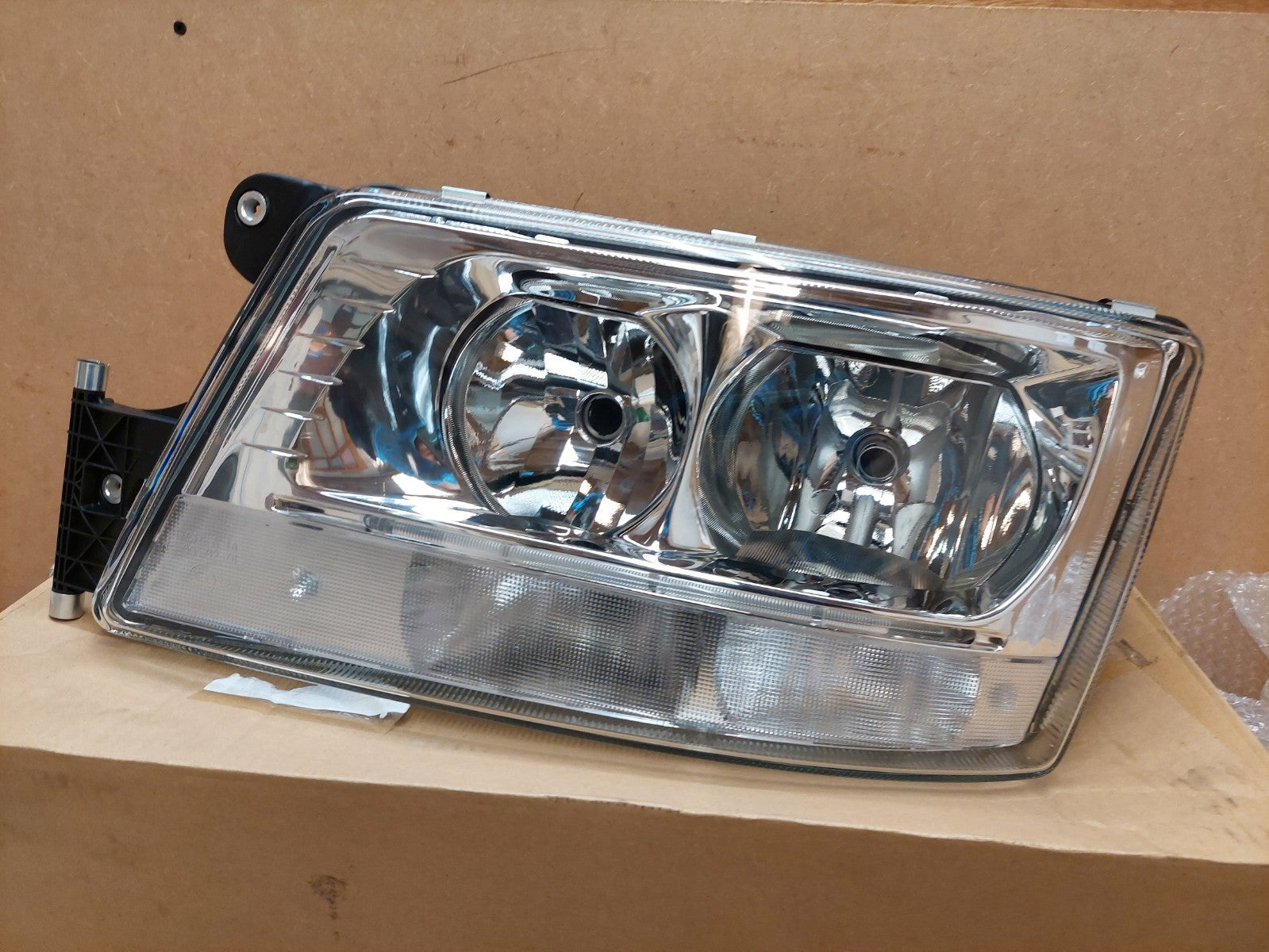 For MAN TGS TGX Left Electric Headlight KLTF1512 NEW 81251016507  81251016667