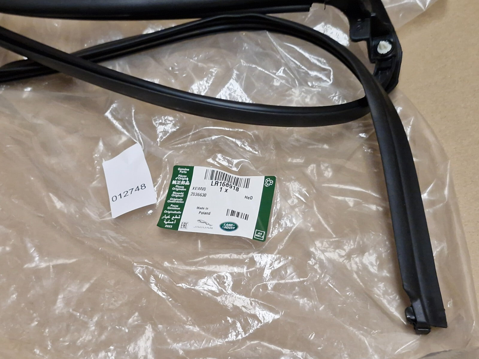 Range Rover Sport Front Right Upper Door Seal 2023-on L461 LR168918 Genuine NEW