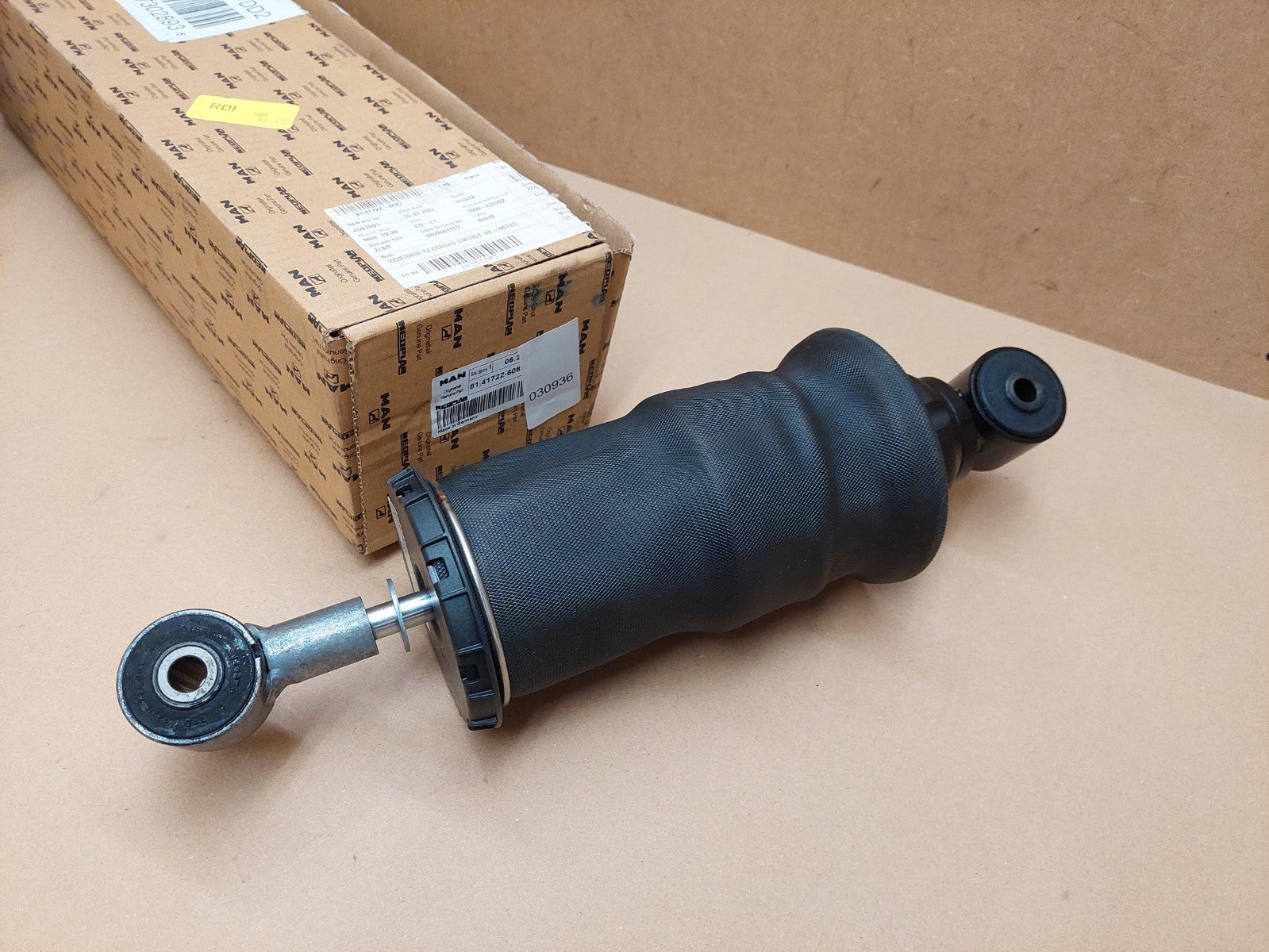 MAN Drivers Cab Suspension Shock Absorber 81.41722-6082 81417226082 Genuine