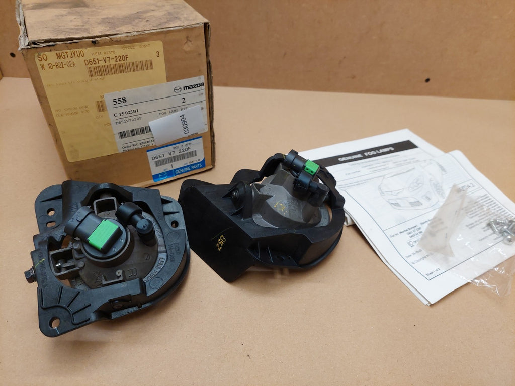 Mazda 2 Fog Lamp Kit Right Left D651-V7-220F D651V7220F Genuine NEW