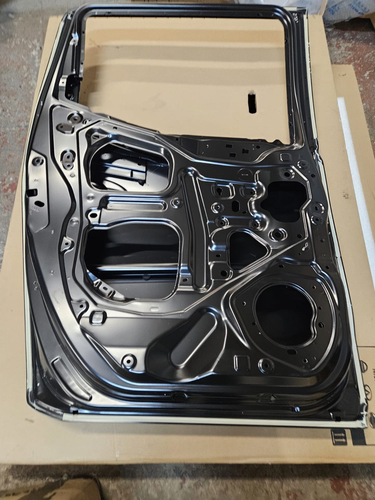 Nissan Navara Rear Left Door Frame NP300 D23 H21014JKAA Genuine NEW