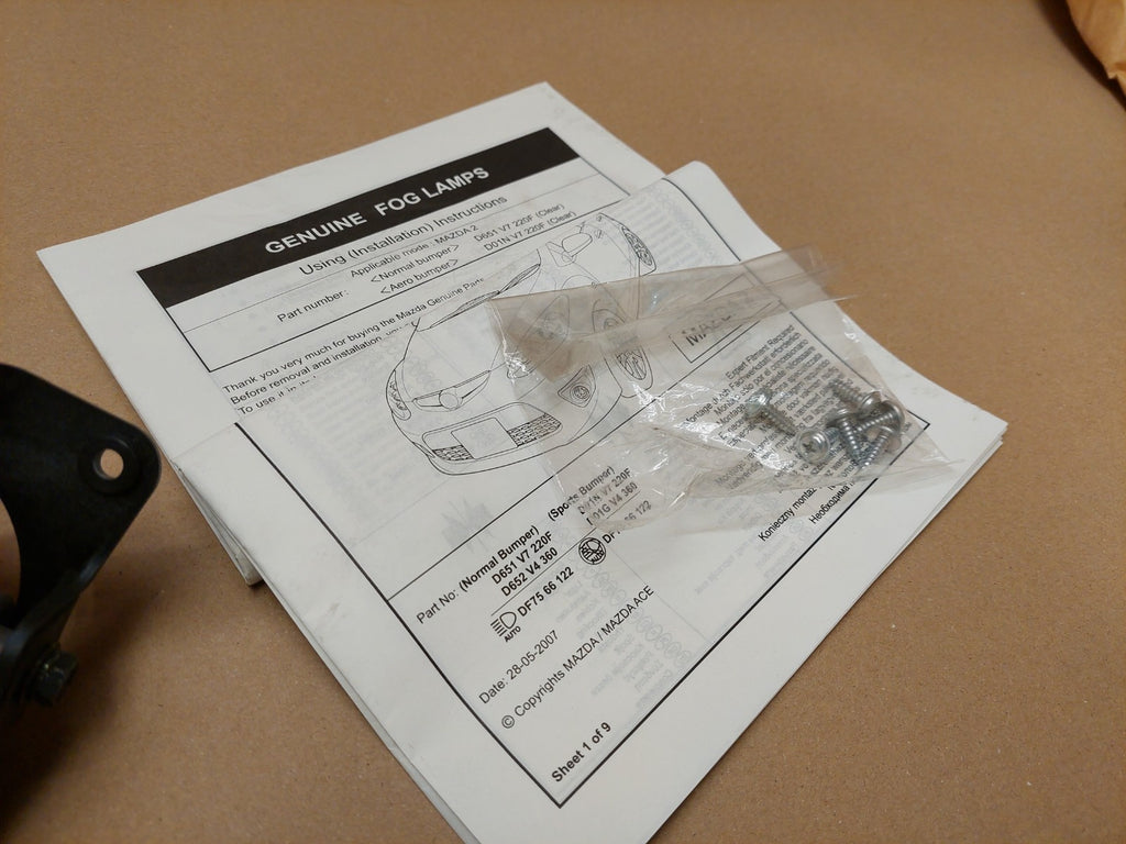 Mazda 2 Fog Lamp Kit Right Left D651-V7-220F D651V7220F Genuine NEW